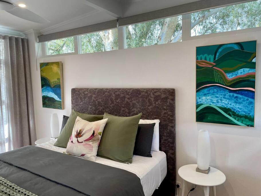 Modern Stylish Self-contained Burnside