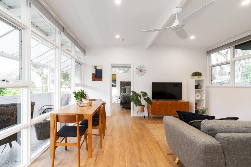 Modern Stylish Self-contained Burnside